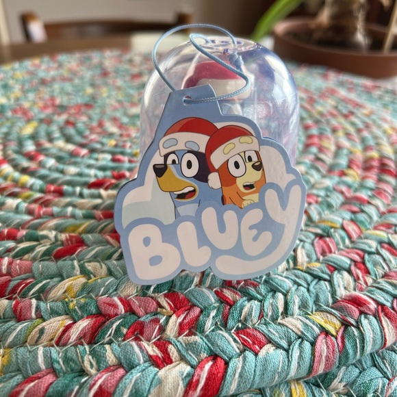 Bluey Toy Christmas Ornament 2.5” Figure - BLUEY IN SANTA HAT with Gift Tag, New - Picture 7 of 7